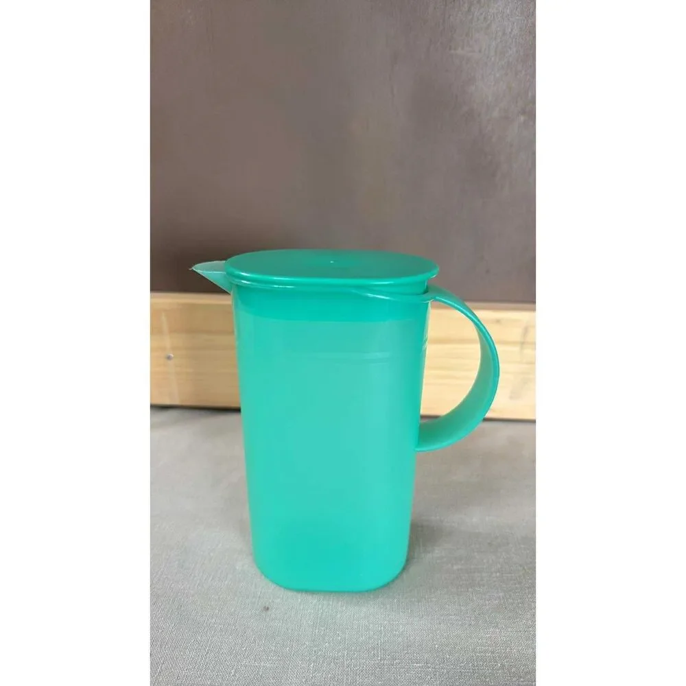 Tupperware Creamer/Syrup Pitcher 2 cup Mini Beverage Server Green